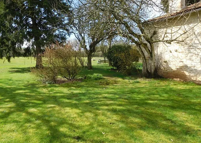 夏特内住宿加早餐旅馆 住宿加早餐酒店 Sauzé-Vaussais